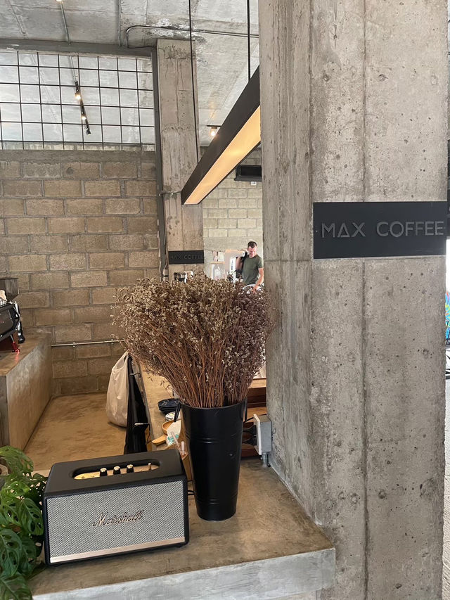 MAX Coffee Studio🧸🖤