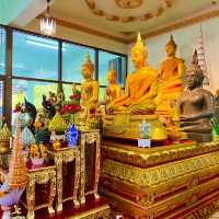 สักการะหลวงพ่อพูน วัดตาลล้อม
