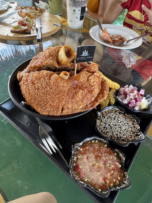 ร้าน kee ree tara ร้านอาหารริมน้ำ
