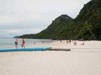 ชายหาด อุทยานแห่งชาติหมู่เกาะอ่างทอง สมุย