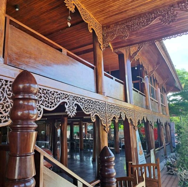 ศาลาการเปรียญไม้ขนาดใหญ่ที่สุดในประเทศ