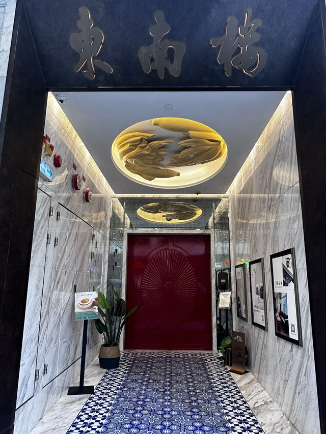 充滿藝術氣團酒店。1分鐘直達地鐵