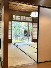 駅からほど近いオフィス街にある日本庭園