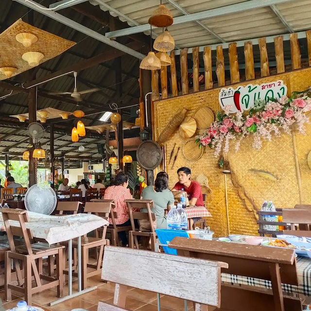ส้มตำเจ๊แดง