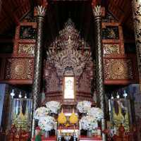 สักการะพระสิงห์เชียงแสนของเมืองเชียงราย