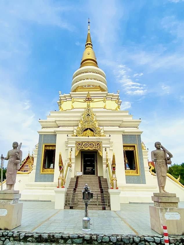 วัดสวยพัทยา วัดท่องเที่ยวทำบุญยอดนิยม