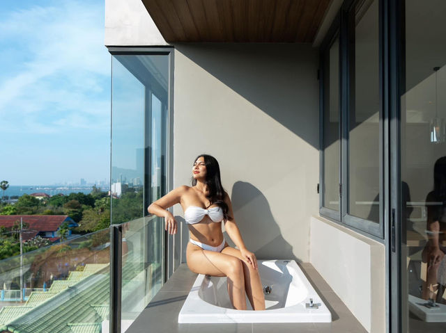 Cross Vibe Pattaya Seaphere โรงแรมใกล้ทะเล