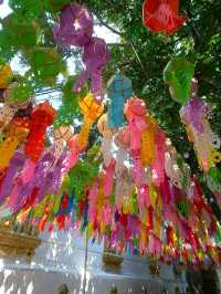 清邁素帖山國家公園，金碧輝煌的雙龍寺