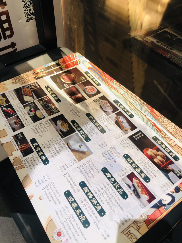 很有特色的火鍋店，長長的牛肉🐮很壯觀哦❤️