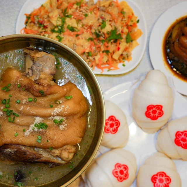 กินติ่มชา จิบชา ล่องเรือบ้านรักไทย