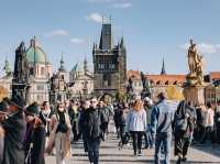  捷克🇨🇿漫步查理大橋：藝術、歷史與風景的完美交織
