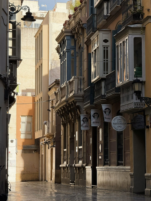 Strolling around the golden town of Malaga