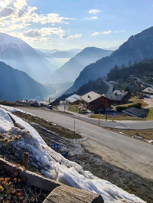 ❄️ Skiing in Gstaad: Alpine Elegance Meets Winter Adventure 🎿🏔️