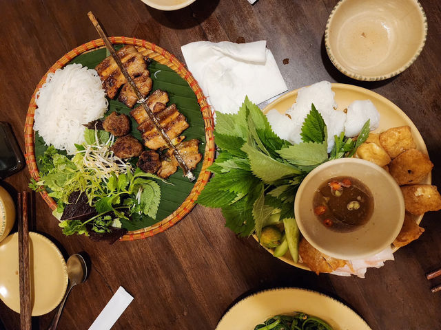 🪵하노이 맛집 '꽌안응온 (Quan an Ngon)'