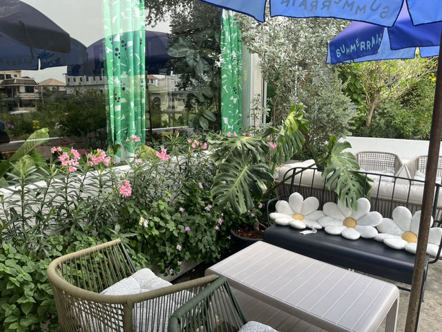 Summer Rain - Cafe & Casual Dining  🍵🌧️