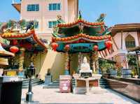 泰國曼谷市中心著名地標性寺廟景點：印卓威漢寺，十四世紀古跡寺廟，32米高金色雕像，適合打卡拍照📸冥想