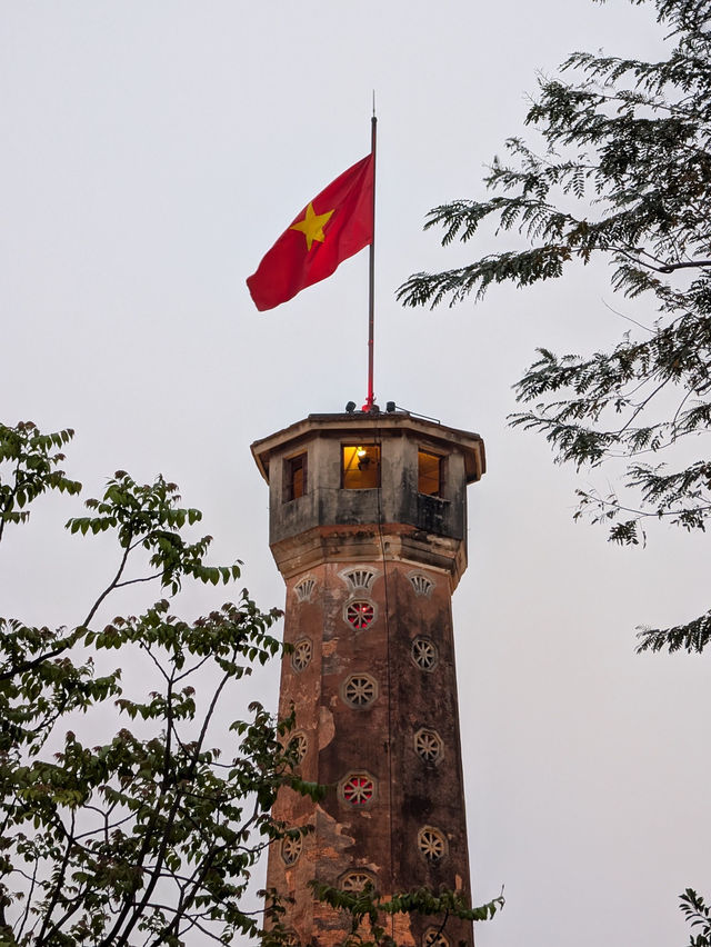 🇻🇳 Hanoi: The Old Quarter and the Captivating Street Chaos 🏮 