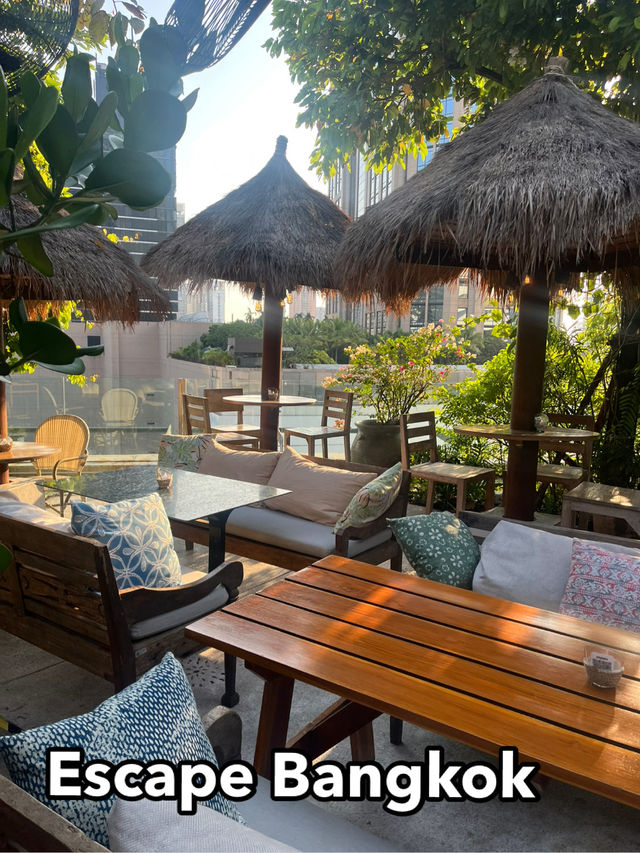 【Bangkok】プロンポン駅直結🚃タイを満喫できる！リゾート気分なBar🍸Escape Bangkok