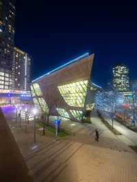 Surrey Libraries - City Centre Branchの建築：未来的なデザインが魅力