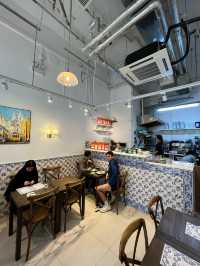  元朗人氣Café 💕 𝐁𝐫𝐚𝐯𝐚 𝐉𝐚𝐯𝐚 𝐂𝐨𝐟𝐟𝐞𝐞✨高質Brunch＋自家製巴斯克蛋糕😋