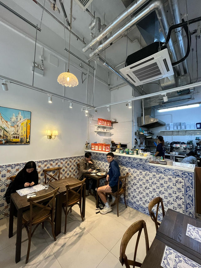  元朗人氣Café 💕 𝐁𝐫𝐚𝐯𝐚 𝐉𝐚𝐯𝐚 𝐂𝐨𝐟𝐟𝐞𝐞✨高質Brunch＋自家製巴斯克蛋糕😋