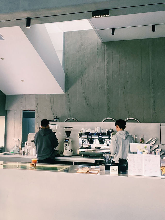 MOK Kitchen จุดเช็คอิน คาเฟ่ริมแม่น้ำเพิร์ล 🇨🇳