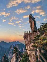 Huangshan: The Majestic Mountain of Wonders