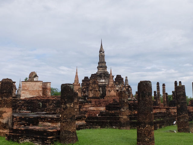 เที่ยวสุโขทัย ปั่นจักรยานชมประวัติศาสตร์