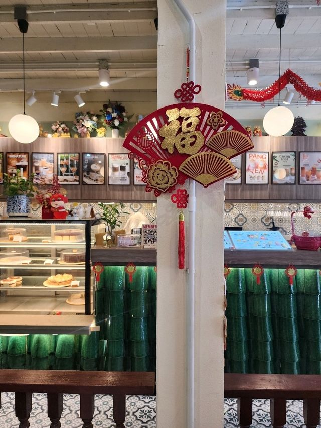 【バンコク】中華風な内装&トーストデザートがナイスなカフェ☕