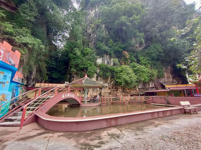 🌿 Nam Thean Tong Temple: A Serene Escape in Ipoh’s Limestone Hills