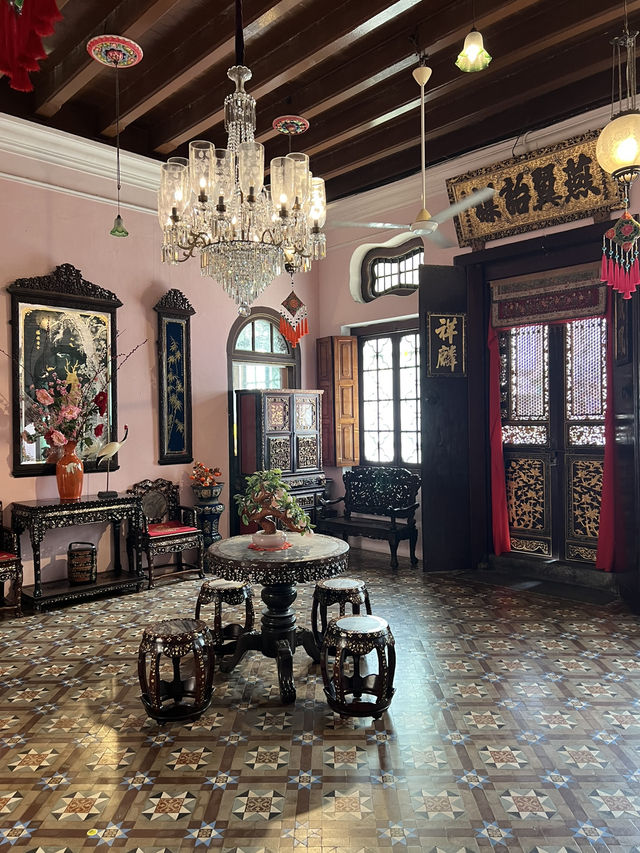 Day trip to Pinang Peranakan Mansion ,Penang famous historical building! 