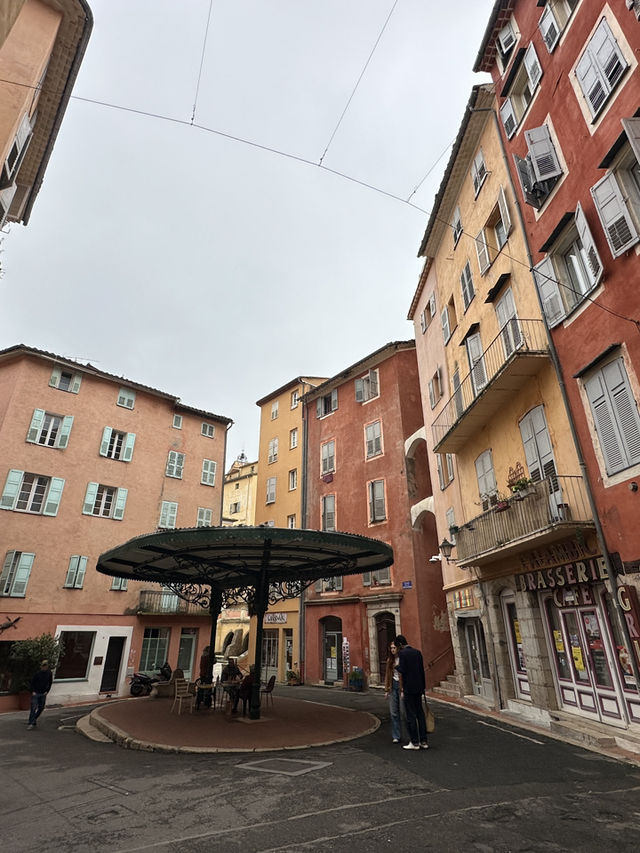 กราซ (Grasse) เมืองน้ำหอม