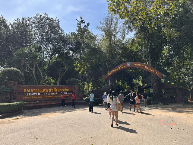【Erawan Falls｜エラワンの滝】  “7段の滝を歩く旅。”エメラルドグリーンの楽園で、時間を忘れる。