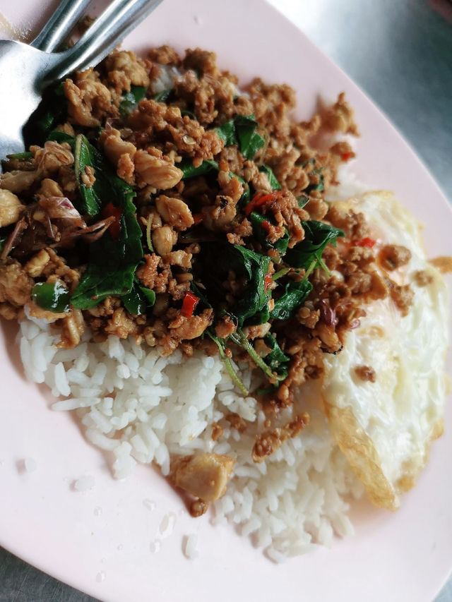 ร้านเจ๊กเปี๊ยะหัวหิน ชื่อนี้มีแต่ของอร่อย