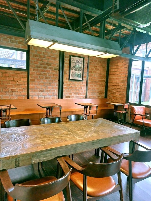 OCCUR Cafe, Trang