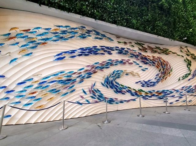Art lovers, Go explore Raffles Place