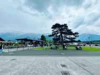Turquoise Majesty: Relaxed Elegance on Lake Brienz