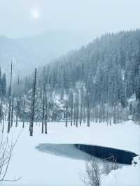 Frozen Dreams: A Winter Escape to Lake Kaindy