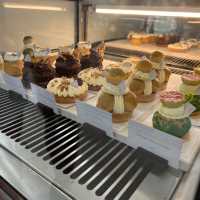 🌿 Aston Gilbert Café – คาเฟ่กระจกล่องหนกลางสวนยาง