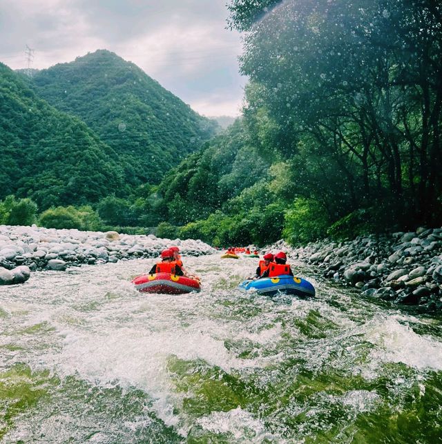 中國陝西秦岭峽谷漂流遊玩攻略，適合夏天遊玩打卡