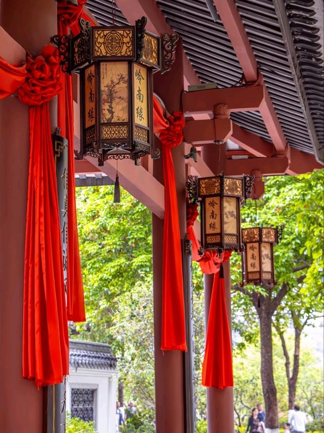 Waterfront Whispers – Lingnan Elegance Meets Lakeside Tranquility
