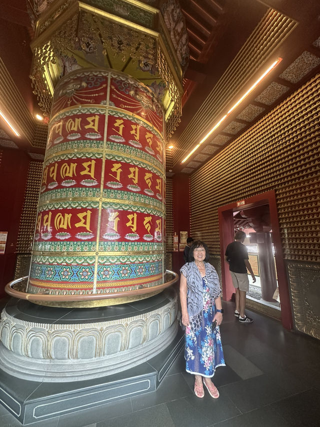 Exploring the Buddha Tooth Relic Temple – A Cultural Gem in the Heart of Singapore