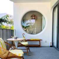 モダンとリラックスが調和するリゾートステイ – The Standard, Hua Hin