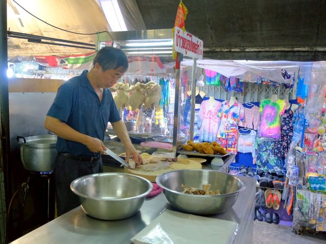 🌿 “สวนพูลวันวาน” ตลาดสายชิล | Ola Market 