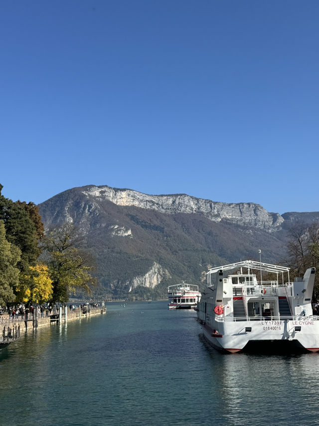 美しい湖が広がるアヌシー🇫🇷✨