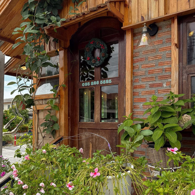 Thara Cafe • Napa, Chonburi  🛖🌿🌷🐈🫧 