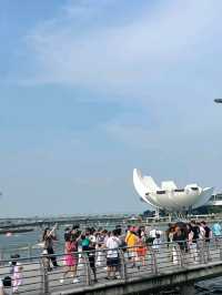 🦁📸 “Where the Lion Roars and the City Shines!” – Merlion Park
