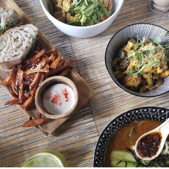  The Hungry Tapir – Vegan Café & Bar