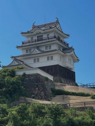 🏯海に浮かぶ城の絶景！平戸城で歴史と自然のコラボレーションを満喫🌊