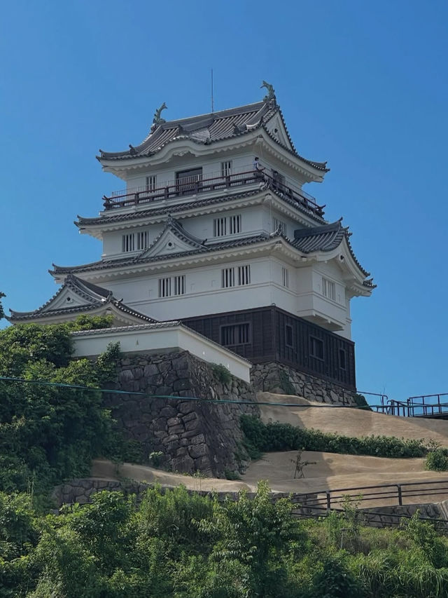 🏯海に浮かぶ城の絶景！平戸城で歴史と自然のコラボレーションを満喫🌊